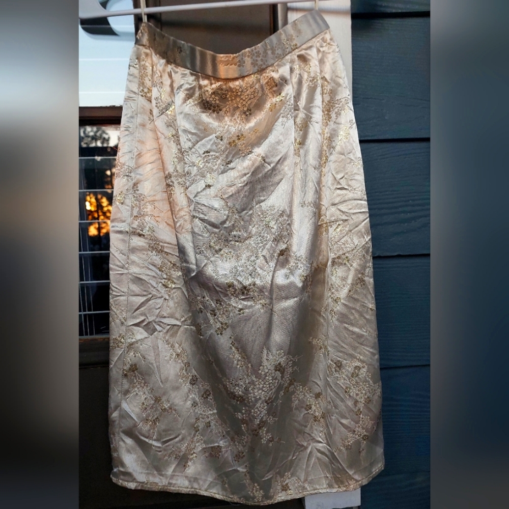Vintage knee length embroidered skirt